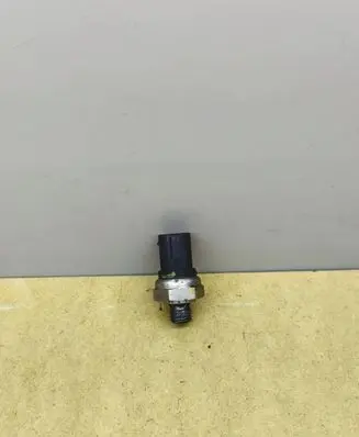 Mercedes-Benz ML W164 Fuel pressure sensor A0061531128 05T160