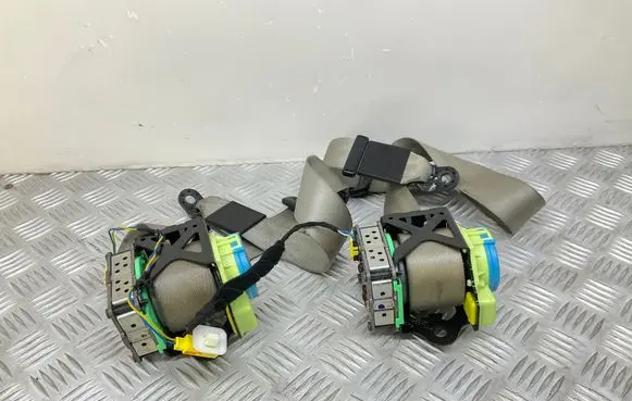 Audi TT TTS Mk2 Front seatbelt 8J7857705 8J7857706D