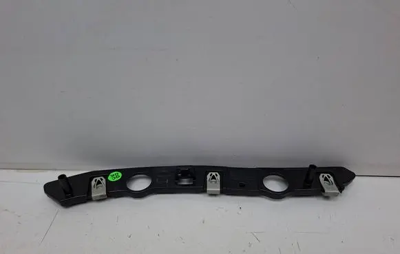 Front bumper mounting bracket
