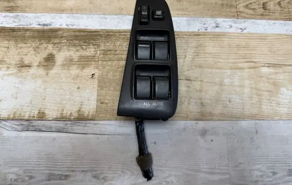 Toyota Avensis T250 Electric window control switch 54035144