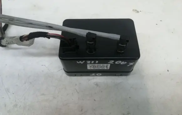 Mercedes-Benz E W211 Central locking vacuum pump 0008002548