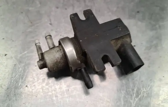 Audi A3 S3 8L Turbo solenoid valve 1J0906627A 72290325