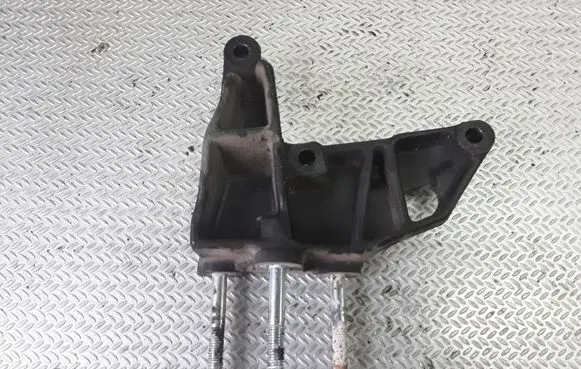 Opel Vectra B Engine mounting bracket 90498184