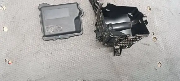 Peugeot 208 I Fuse box set 9671941780