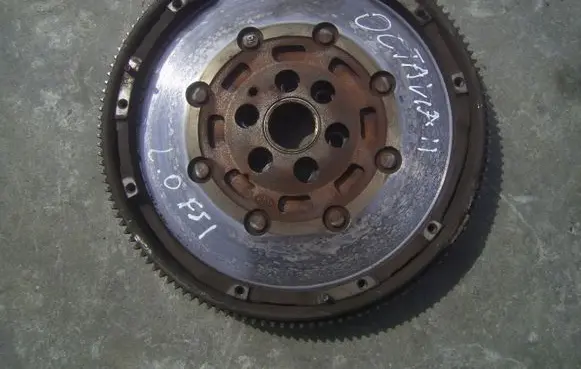 Seat Leon (1P) Dual mass flywheel 06F105264D
