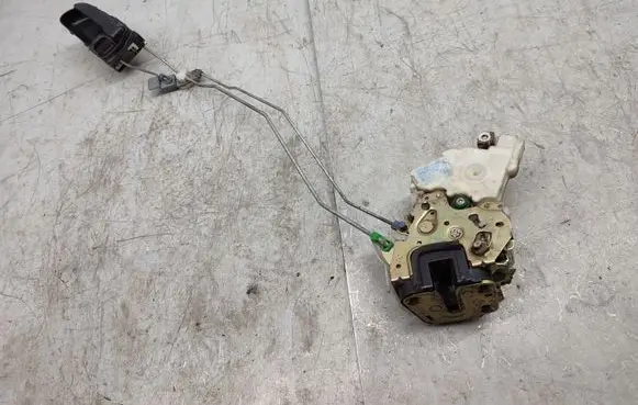 Subaru Impreza II Rear door lock 61100FE050