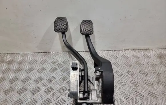 BMW 1 E81 E87 Pedal assembly 6778977 22204081029 678711