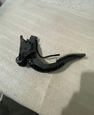 Audi A5 8T 8F Accelerator throttle pedal 8W1723523A