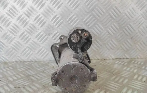 Renault Clio IV Starter motor 233003329R