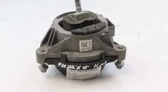 Engine mount bracket