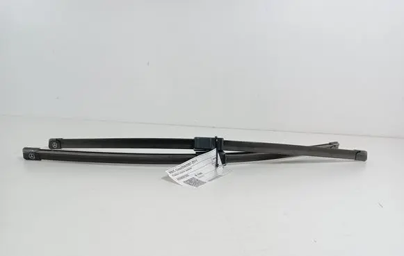 Mercedes-Benz C W204 Front wiper blade arm A2048201300