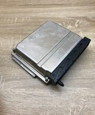 Volvo S60 Engine control unit/module ECU 30637733A 0281011078