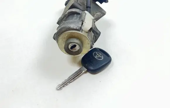 Toyota Avensis T250 Ignition lock 450200504 N05015178