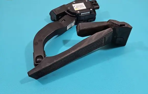 Hyundai i40 Accelerator throttle pedal 32727-3R300 IMPRK1435930