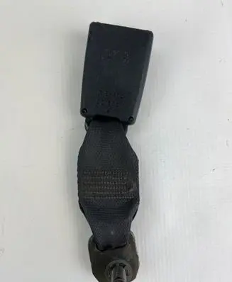 Lexus LS 430 Front seatbelt buckle d016001