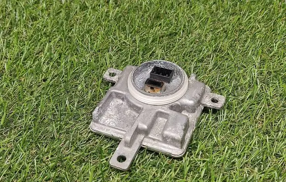 Volvo V40 Headlight ballast module Xenon 7226115099 W003T22771 2000H35W