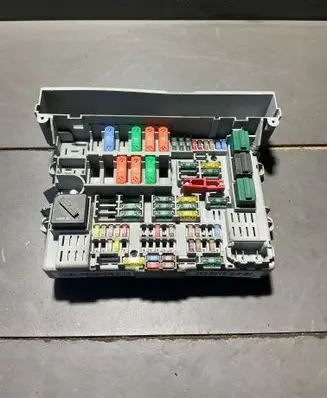 BMW 1 E81 E87 Fuse module 6906622