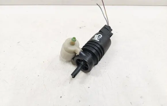 Mercedes-Benz B W245 Windscreen/windshield washer pump A2048660221