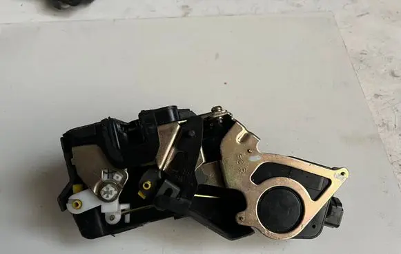 Hyundai Matrix Rear door lock