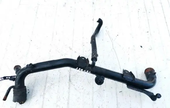 Volkswagen PASSAT B5.5 Engine coolant pipe/hose