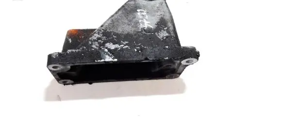 Lexus IS 200-300 Engine mounting bracket