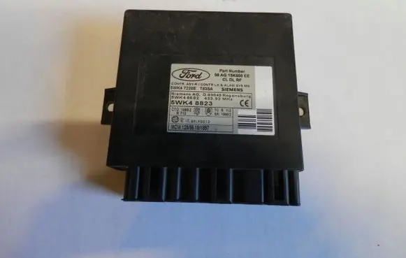 Ford Focus Comfort/convenience module 98AG15K600EE