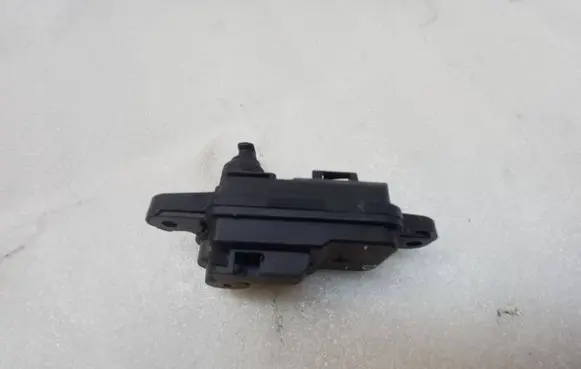 Audi A1 Fuel tank cap lock motor 8V0862159A 24053456