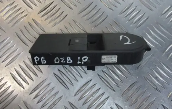 Opel Zafira B Electric window control switch 13228709