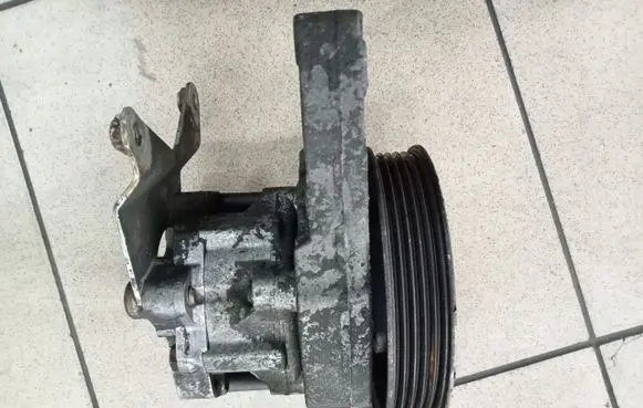Land Rover Range Rover L322 Power steering pump 7691340172
