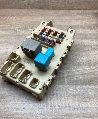 Toyota Land Cruiser (J120) Fuse module 8198050030 0665004650