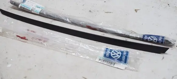 Volkswagen Golf V Windshield/front glass wiper blade 1E08537051E0853706