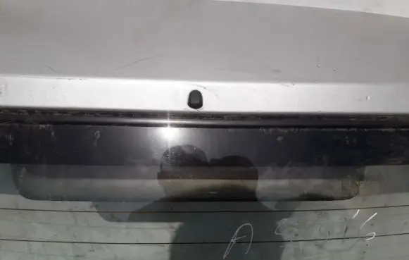 Mazda 323 F Third/center stoplight