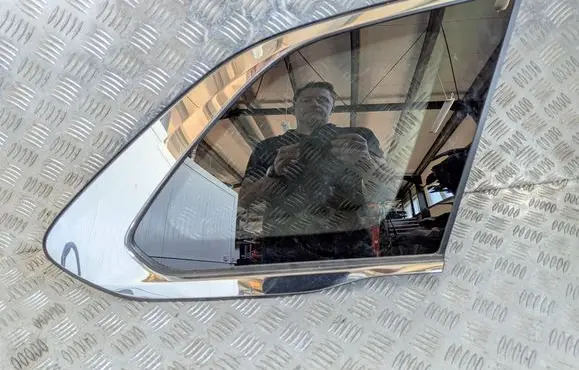 Mazda CX-90 Side middle window/glass 