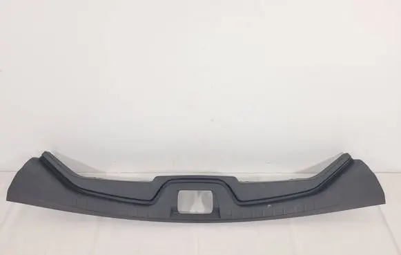 Trunk/boot sill cover protection