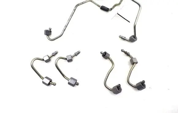 Toyota RAV 4 (XA40) Fuel injector supply line/pipe 