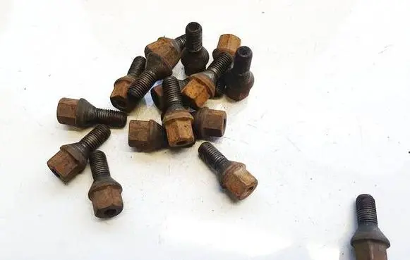 Suzuki Swift I Nuts/bolts 
