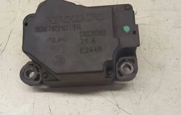 Volvo V70 Air flap motor/actuator 30676510 16075 E2448