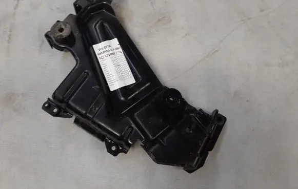 Volkswagen Jetta VI Engine mount bracket 5C0972597A