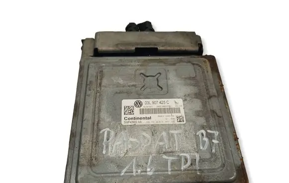 Volkswagen PASSAT B7 Engine control unit/module 03L907425C 5WP42902AA