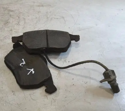 Volkswagen PASSAT B5.5 Brake pads (front) 