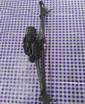 Ford Mondeo Mk III Front wiper linkage 