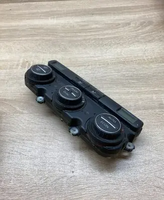Volkswagen Golf V Climate control unit 74677530