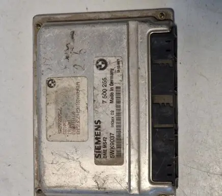 BMW 5 E39 Engine control unit/module 7500255 5WK9037 DMEMS42