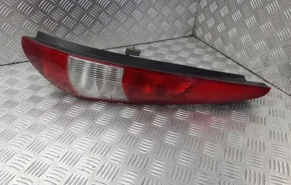 Ford Mondeo Mk III Rear/tail lights 1S71-13404C