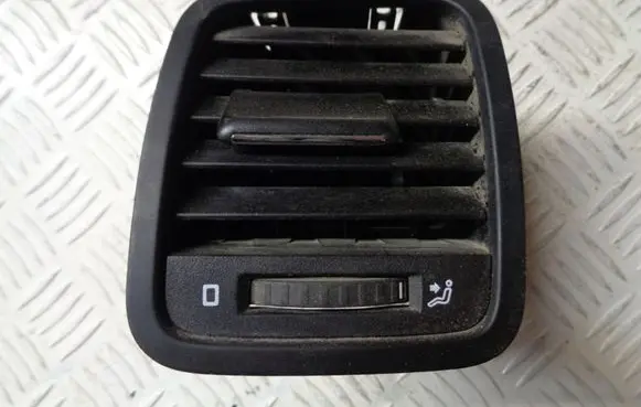 Skoda Yeti (5L) Dashboard side air vent grill/cover trim 5L0819701
