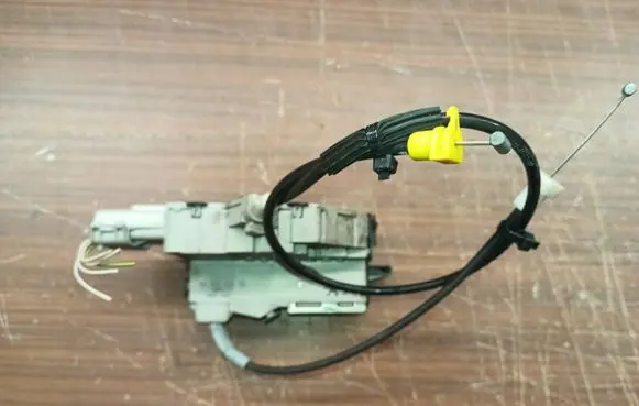 Peugeot Expert Front door lock 9681335980