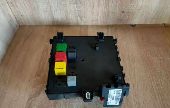 Opel Signum Fuse module 13189924