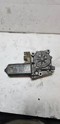 Mercedes-Benz S W140 Front door window regulator motor 0130821501