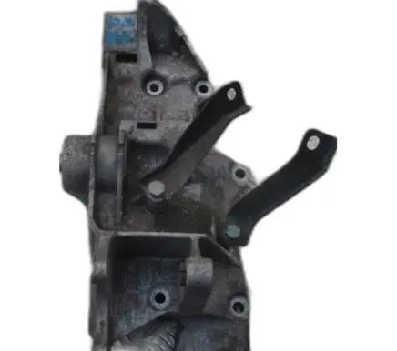 Volkswagen PASSAT B5 Engine mount bracket 06B903143F