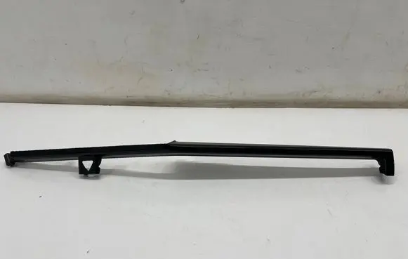 Dashboard glove box trim